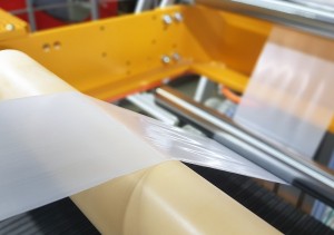 © Fraunhofer IAP Herstellung einer biofunktionalisierten Folie im Verarbeitungstechnikum.