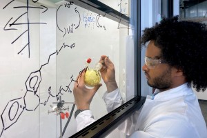 Dawit Filmon belongs to the research team publishing the results in Nature Catalysis. © Jan Winter / TUM