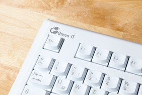 Computertastaturen aus biobasierten Kunststoffen sind optisch nicht von herkömmlichen Tastaturen zu unterscheiden. Aber sind sie auch genauso langlebig? 