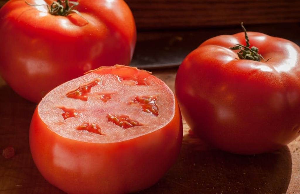 Malaga scientists working on creating bioplastic from tomato skins