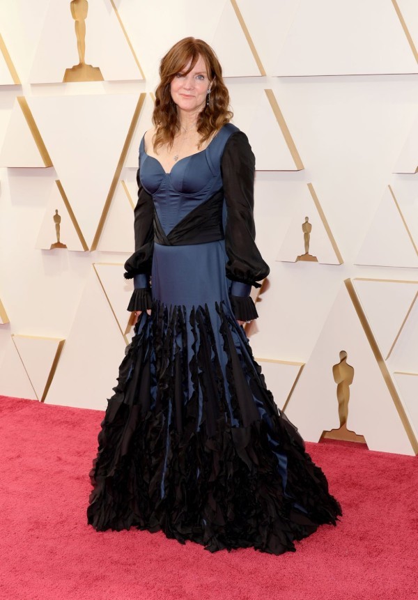 Lifelong sustainability advocate and mother of Billie Eilish and Finneas, Maggie Baird wore a custom BENEDETTI LIFE custom-made gown in a luxurious black textile made from TENCEL™ Luxe filament yarn, black textile made from TENCEL™ Lyocell fibers, as well as blue fabric made of carbon zero TENCEL™ Lyocell fibers. 