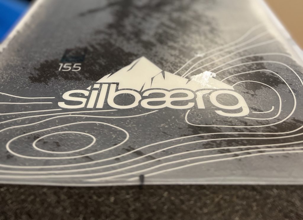 Snowboard aus Flachsfaser-Composit und bio-basiertem Harz der Firma Silbaerg GmbH