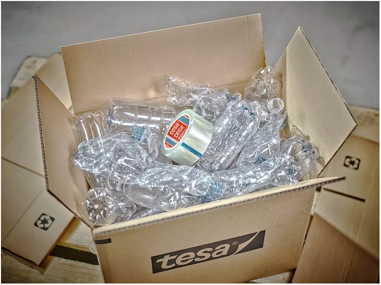 Das neue tesa® 60412 besteht aus einem Träger mit 70-prozentig recyceltem (PCR) PET.