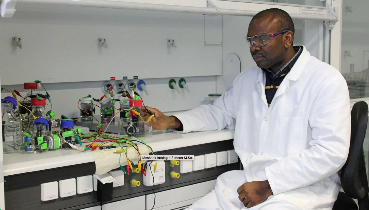 Meshack Imologie Simeon, University of Bayreuth, investigates microbial fuel cells for wastewater treatment and electricity generation.