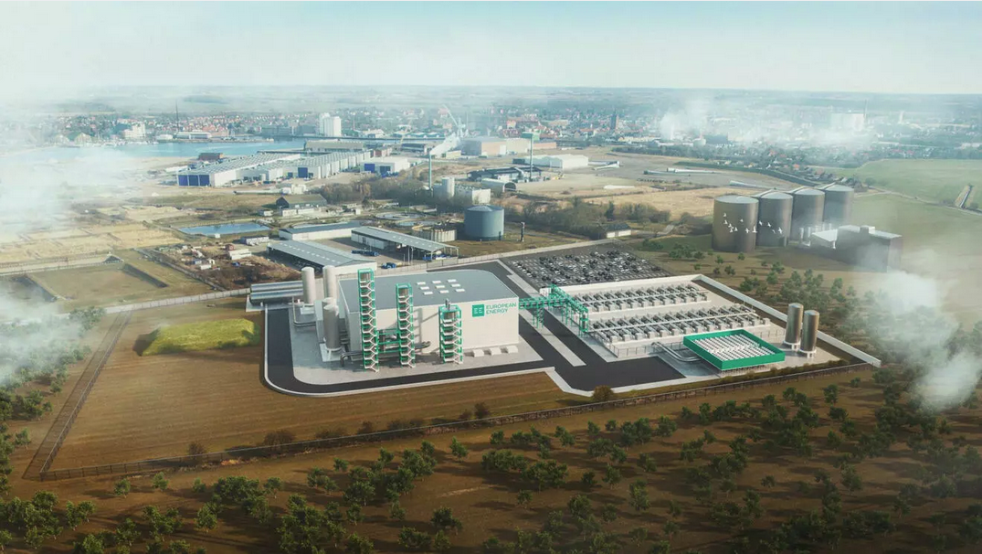 The methanol will be produced by European Energy in a plant in Kassø/Denmark. The production will be based on renewable energy and biogenic CO2.