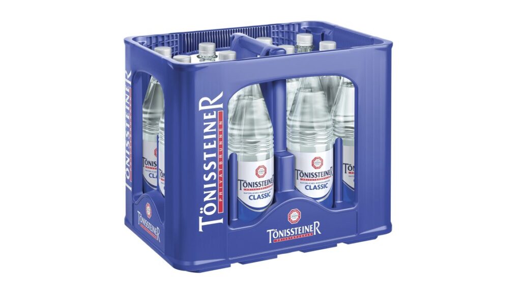 The perfect-fit design of the reusable rPET bottle means it can be used with TÖNISSTEINER’s established twelve-bottle crates.