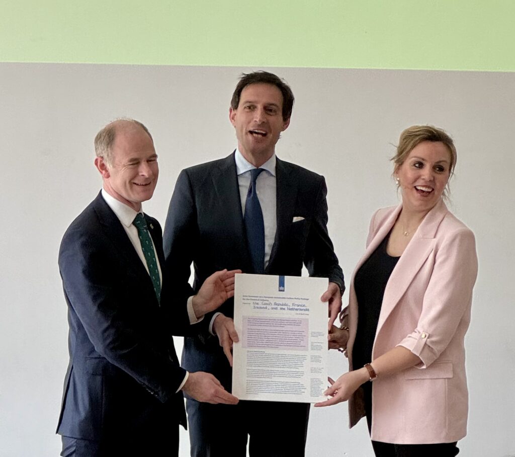 Hands over the declaration to European Commissioner for Climate Action Wopke Hoekstra (centre)