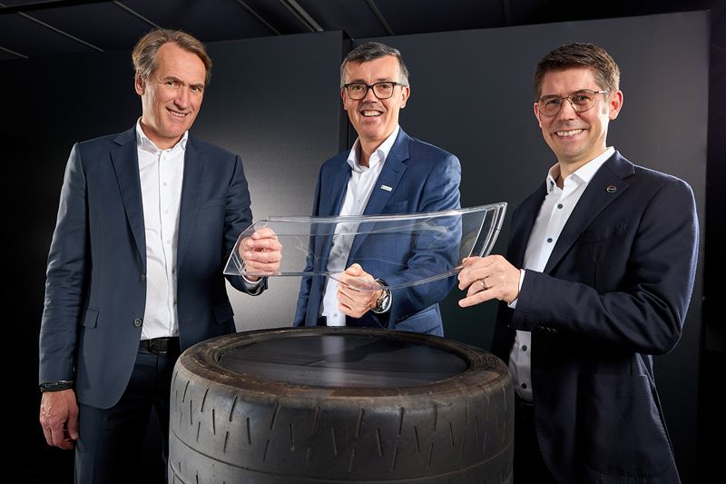 Strong partnership for a circular economy (from left to right): Jeroen Verhoeven (Neste), Thomas Van De Velde (Borealis), Guido Naberfeld (Covestro) aim to make new car parts from discarded tires. 