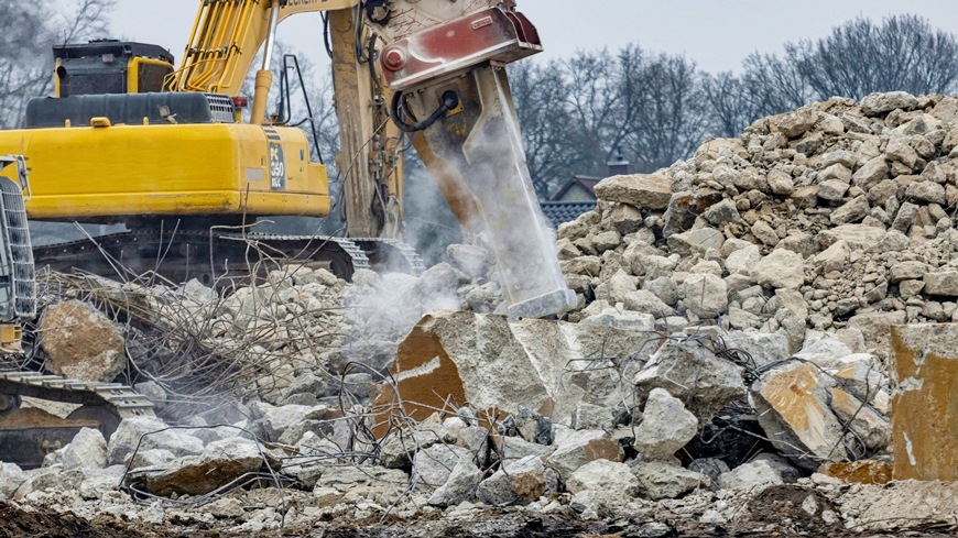 Demolition waste concrete: A new study highlights, that waste cement paste that has undergone CO2 mineralization is a cost effective way to reduce emissions from cement. 