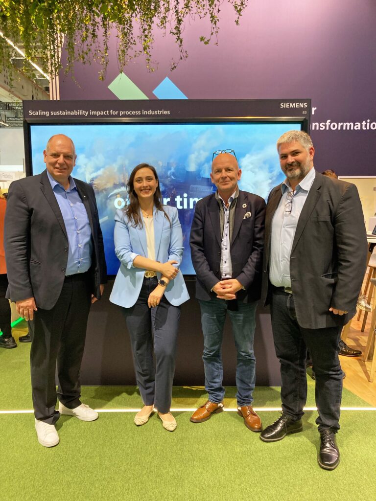 (L to R) Axel Lorenz, CEO of Process Automation at Siemens Digital Industries, Mariana Vaz Sigoli, Siemens Hydrogen Center of Competence, Jan Grimbrandt, CEO of Boson Energy and Liran Dor, CTO of Boson Energy