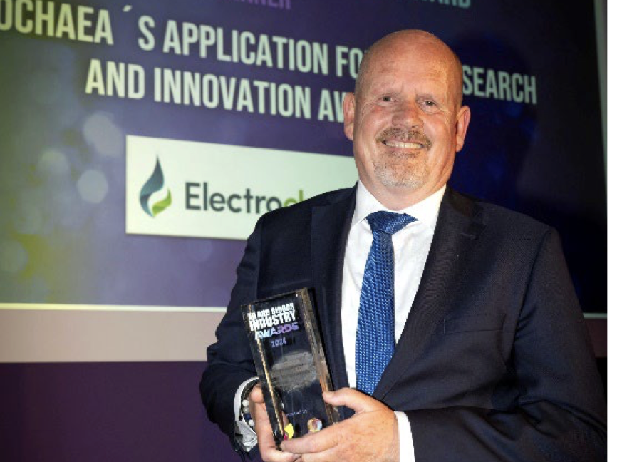 Aafko Scheringa, Senior Director of Sales, accepts the AD and Biogas Industry Award for Electrochaea.