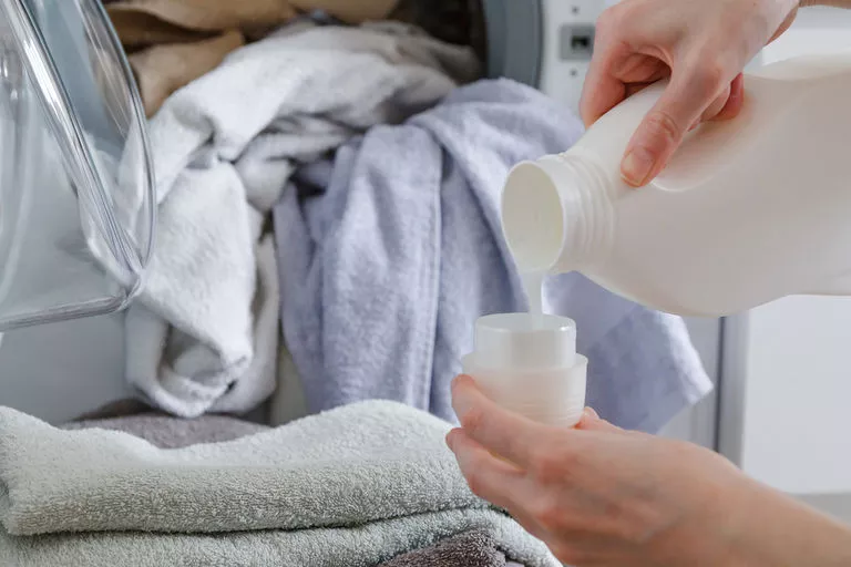 A biodegradable, microplastics-free laundry opacifier