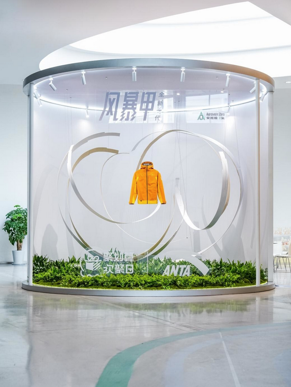 Debut of the new-generation ANTA Waterproof Jacket equipped with AEROVENT ZERO (installation on site)