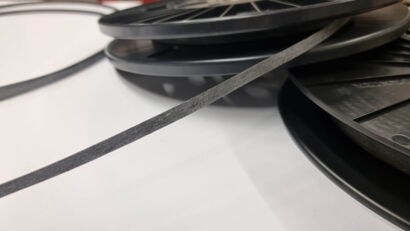 Tapes for high-performance applications made from recycled carbon fibers