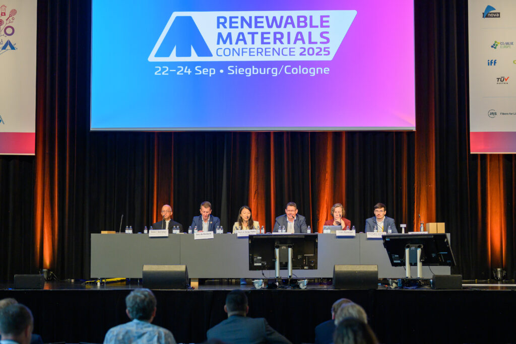 A panel discussion at the Renewable Materials Conference. Several experts are seated on the stage, engaged in a lively exchange on the future of sustainable materials. (From left to right: Samir Somaiya from Godavari Biorefineries Ltd., Eric de Deckere from Cefic, Ruirui Zong-Rühe from Roland Berger GmbH, and Lars Börger, Lara Dammer, Christopher vom Berg all from nova-Institute)