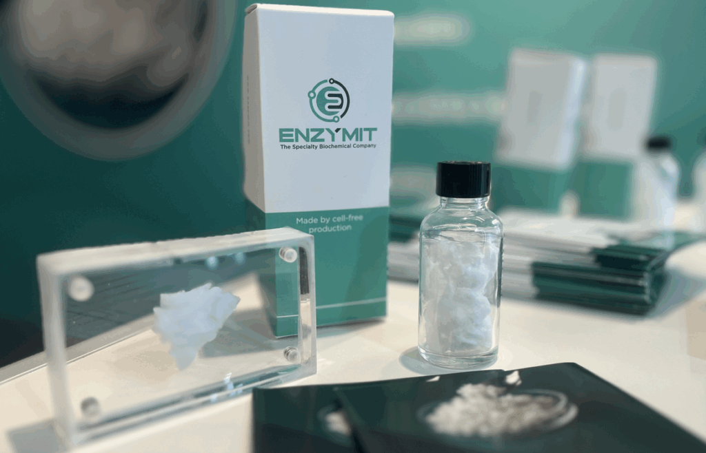 Enzymit's high-purity hyaluronic acid (HA), produced using the world's first scaled cell-free biomanufacturing process. This pilot-scale production yielded multi-kilogram quantities of HA with superior efficiency and product consistency compared to traditional fermentation.