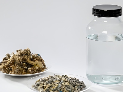 In einer neuen Studie zeigt die ETH Zürich, dass die Gasi­fi­zierung von Auto­mobil­schredder­rück­ständen zusammen mit Bio­abfall weniger Treib­haus­gas­emissionen erzeugt als die Verbren­nung der Abfälle mit Energie­rück­gewinnung. Gleich­zeitig entsteht ein neuer, zirku­lärer Roh­stoff für die chemische Industrie.
