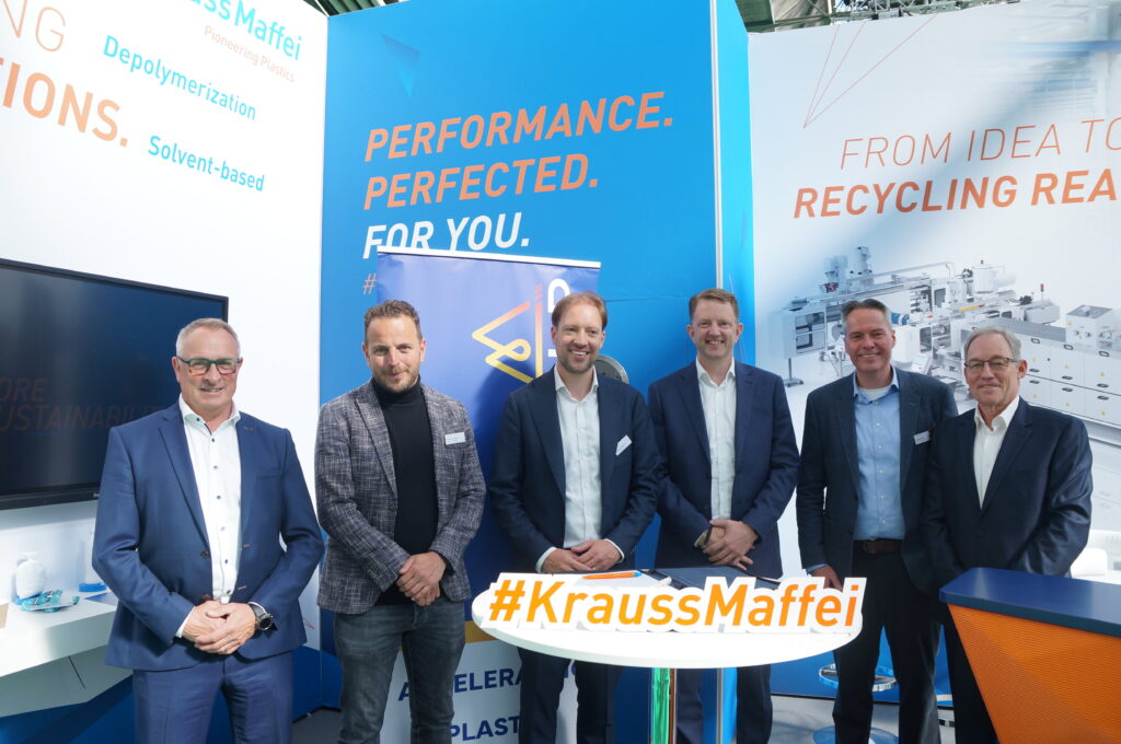 Treiben gemeinsam die Zukunft des chemischen Recyclings voran: Die Teams von BlueAlp und KraussMaffei Extrusion mit Jan Bruys, Albert Boogert, Valentijn de Neve, Ralf Benack, Mathijs Meijs und Jörg Hasse (v.l.)