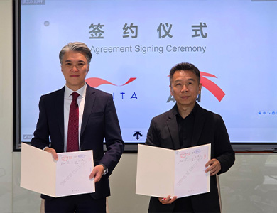 Mr Jake Koh (left), CEO of HKRITA, and Mr Li Su, Vice President of ANTA GROUP, pose for a photo after signing the MoU 
