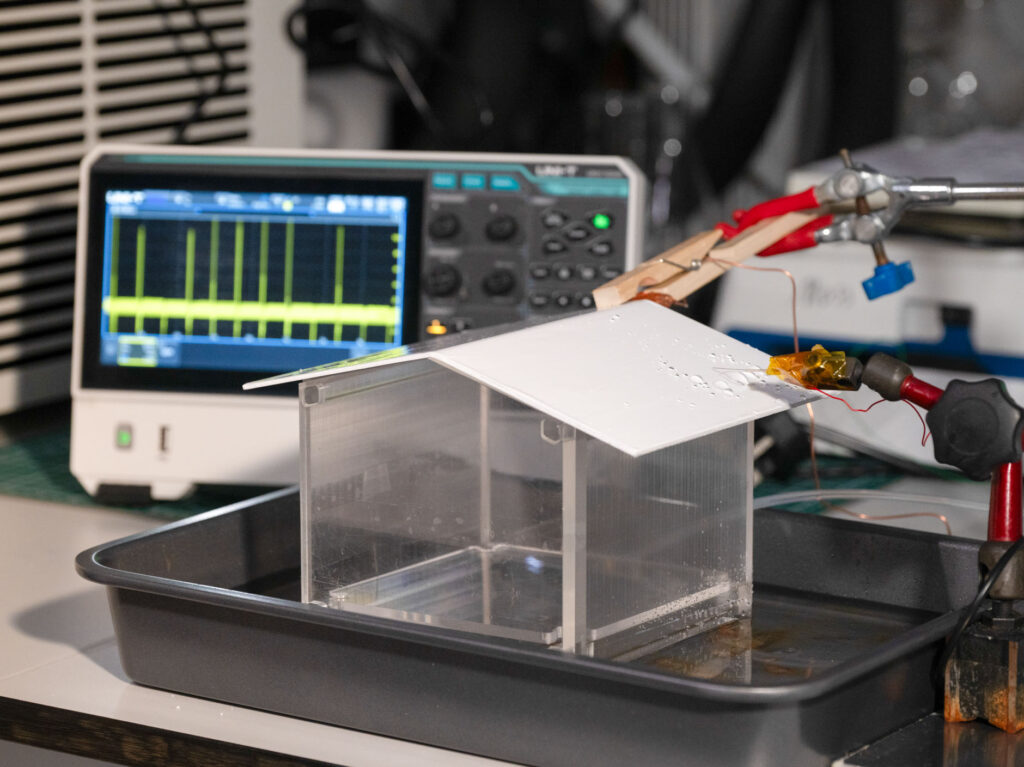 During rainfall, the impact of water droplets triggers electrical pulses. This energy is sufficient to power small liquid-crystal displays (LCDs) or wireless sensors directly.