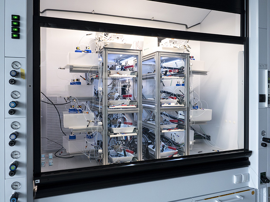 The parallel reactor for CO₂ electrolysis at Empa's Materials for Energy Conversion laboratory will enable researchers to investigate the performance of the catalyst.