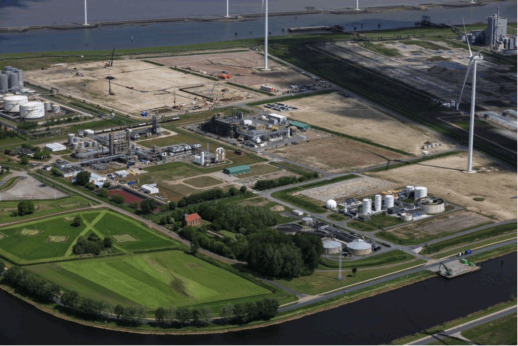 Der Chemipark in Delfzijl in den Niederlanden, wo auch die neue Anlage entstehen soll.