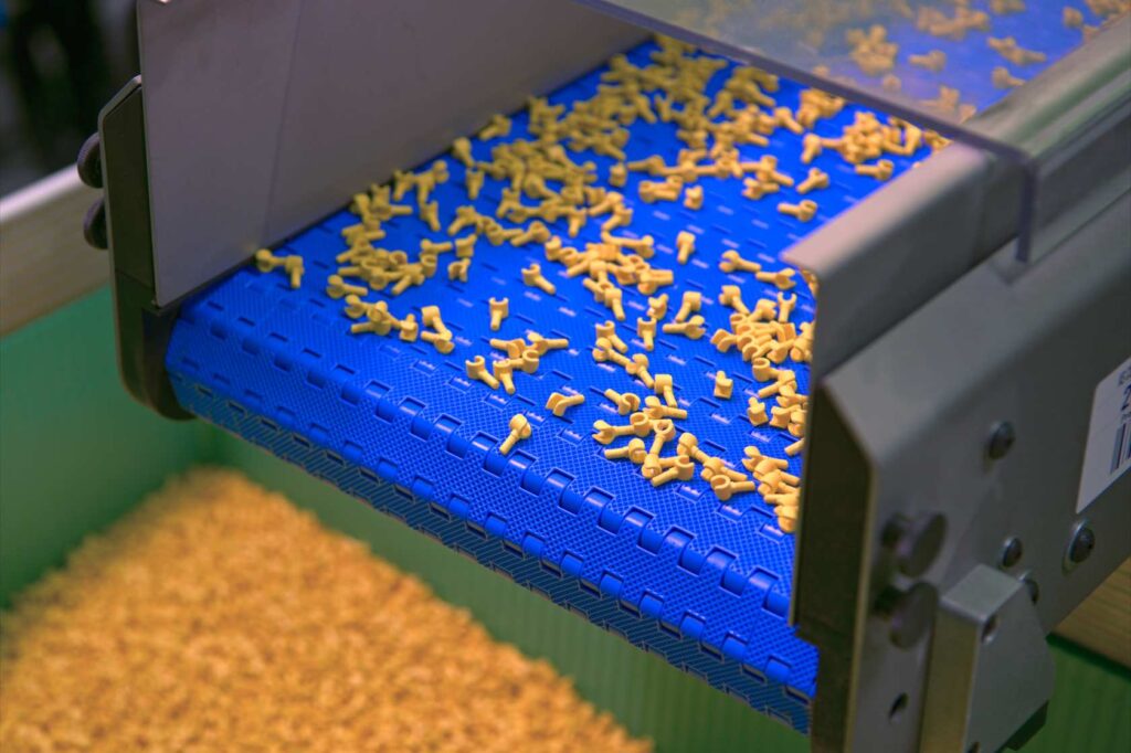 Minifigurenhände aus POM, das unter Einsatz von erneuerbarem Methanol hergestellt wird