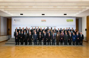 Gruppenfoto mit Bundesminister Dr. Hans-Peter Friedrich und allen teilnehmenden Ministerinnen und Minister zum Abschluss des GFFA 2014, Quelle: BMEL / Luca Abbiento