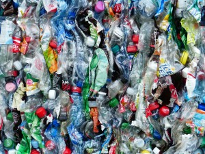 plastic-bottles-115071_1920