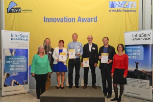 Award Ceremony Innovation Award „Bio-based Material of the Year 2018“ (f.l.t.r. Dr. Asta Partanen, nova-Institut; Michael Carus, nova-Institut; Dr. Pillar Villanueva, AIMPLAS; Tomi Kangas, Arctic Biomaterials; Koenraad Debouck, Cardolite Corporation, Gordana Hofmann-Jovic, Sponsor InfraServ Knapsack) (Source: nova-Institut /PvP)