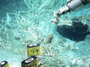 The submersible vehicle MARUM-QUEST samples for sediment at oil seeps in the Gulf of Mexico. Photo: MARUM – Center for Marine Environmental Sciences, University of Bremen