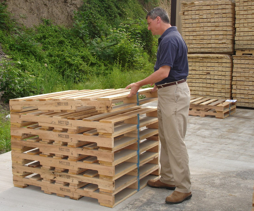 Header, Chuck Ray, pallets