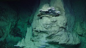 Hydrothemal vent in the "Lost City"-Field in the Atlantic Ocean. (Photo: Suasan Lang, U. of SC. / NSF / ROV Jason / 2018 © Woods Hole Oceanographic Institution)
