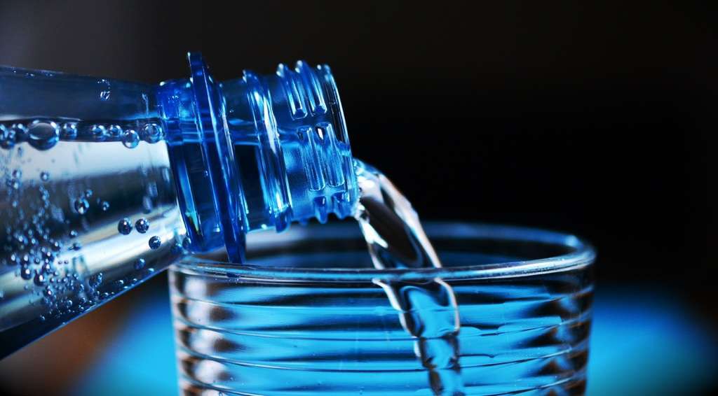 liquid-light-glass-drink-bottle-blue-1191485-pxhere.com-cc19c954-6e4e3d30@1024w2x