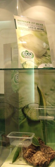 Materialeinsparung – ein Aspekt <br />nachhaltiger Verpackungen, den <br />mehrere Aussteller der Anuga <br />FoodTec aufgriffen. <br />Fotos: nova-Institut