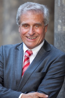 Prof. Dr. Gerd Wegener, der Träger des Haupt-<br />preises. Foto: Franz Pflügl”></td>
</tr>
<tr>
<td style=