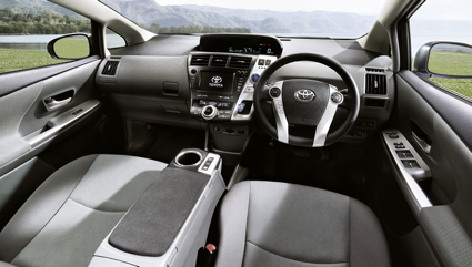 Aus dem biobasierten Kunststoff DuPont™ Sorona® EP sind Teile der Innenausstattung <br />des neuen Hybrid-Kompaktvans Toyota Prius Alpha. (Fotos: Toyota)”></td>
</tr>
<tr>
<td style=