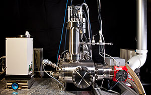 The auto-sampler provides the speed for NREL's High-Throughput<br />Analytical Pyrolysis tool. Each minute or so, a new sample slides in<br />place to be analyzed via the pyrolysis unit that heats the molecules<br />to produce a vapor, and the mass spectrometer, which reads the<br />chemical fingerprints contained in the vapor. <br />Credit: Dennis Schroeder”></td>
</tr>
<tr>
<td style=
