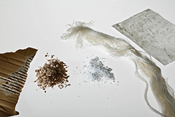 Pure cellulose is obtained from cardboard and finally<br />turned into nonwovens”></td>
</tr>
<tr>
<td style=