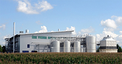 Clariant sunliquid® pilot plant for the production of<br />cellulosic ethanol from agricultural residues. <br />(Photo: Clariant/Rötzer)”></td>
</tr>
<tr>
<td style=
