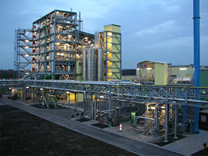 Lanxess used their world-scale production plant to make bio-based<br />PBT from 20 tons of bio-based BDO made with Genomatica’s process<br />technology. Shown here, the PBT plant at Hamm-Uentrop, Germany,<br />used by Lanxess for this conversion.”></td>
</tr>
<tr>
<td style=